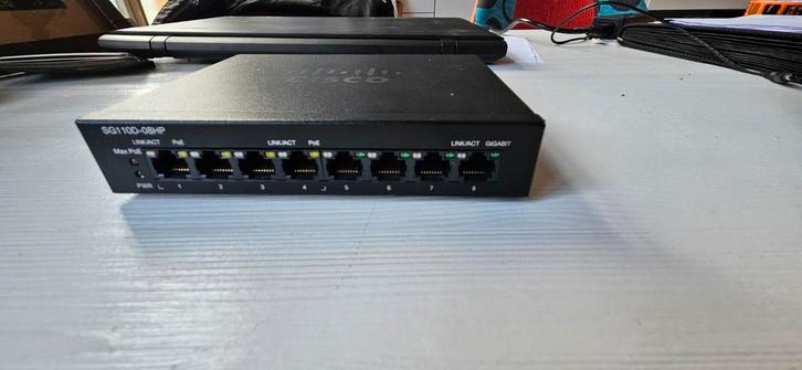 Cisco SG110-08HP 8-Poort Gigabit PoE Switch, Computers en Software, Netwerk switches, Gebruikt, Ophalen of Verzenden