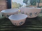 Vintage Set van 3 Schalen melkglas bloemenmotief, Gebruikt, Ophalen of Verzenden, Kom(men), Overige stijlen