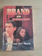 Brand in Berlijn - Riny van der Mark, Boeken, Kinderboeken | Jeugd | 13 jaar en ouder, Ophalen of Verzenden, Gelezen, Riny van der Mark