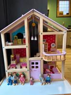 Houten Poppenhuis met Inrichting & Poppetjes, Kinderen en Baby's, Speelgoed | Poppenhuizen, Ophalen of Verzenden, Zo goed als nieuw
