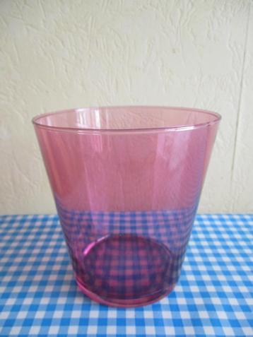 Vaas -  Roze glas. 13.5 cm hoog. beschikbaar voor biedingen