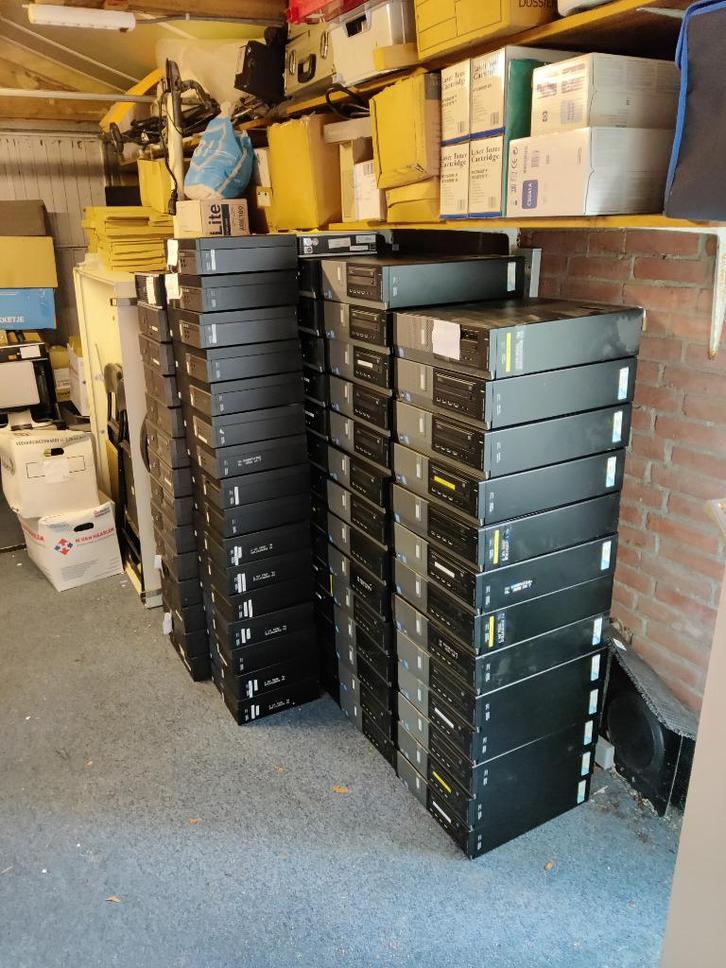 een grote partij van  ± 80 pc's en andere spullen, Computers en Software, Desktop Pc's, Gebruikt, Onbekend, HDD, SSD, Met monitor