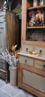 Ruime teakhouten kast met olijfgroene details en antiekwax, Ophalen, 150 tot 200 cm, Met deur(en), 50 tot 75 cm