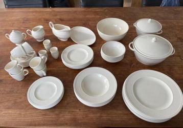 Wedgwood windsor servies compleet beschikbaar voor biedingen