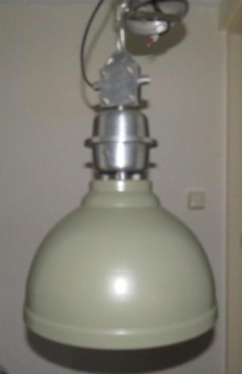 Industriële design hanglamp grijs metaal met ketting, Huis en Inrichting, Lampen | Hanglampen, Zo goed als nieuw, 50 tot 75 cm
