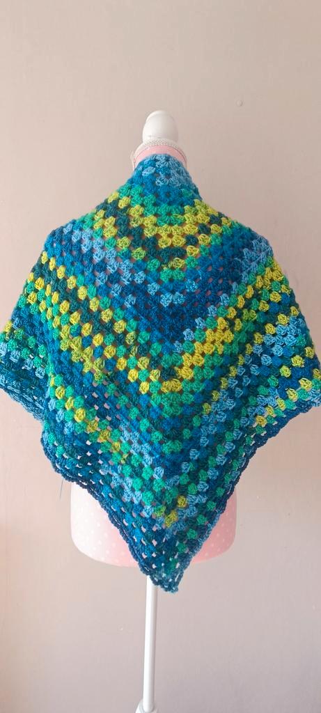 Gehaakte omslagdoek/sjaal, Hobby en Vrije tijd, Breien en Haken, Nieuw, Haken, Overige typen, Ophalen of Verzenden