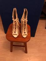 Gucci Hakken - Stijlvol en Elegant, Ophalen of Verzenden, Gedragen, Wit, Pumps