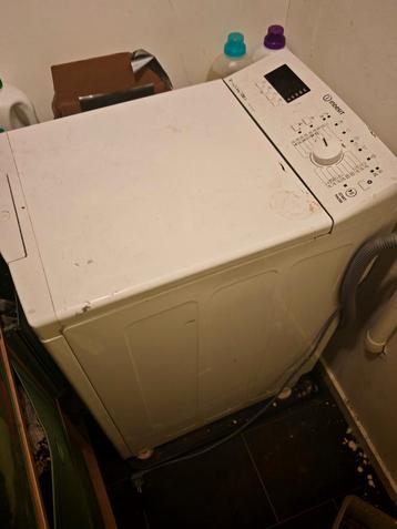 kapotte wasmachine, op te halen voor oud ijzer beschikbaar voor biedingen