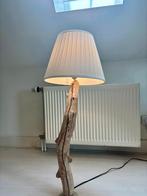 Staande lamp met houten voet, Huis en Inrichting, Lampen | Vloerlampen, Ophalen, Zo goed als nieuw, Hout, Minder dan 100 cm