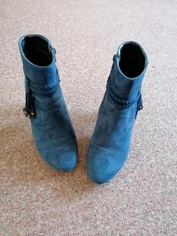 Blauwe suède Enkellaarzen  beschikbaar voor biedingen