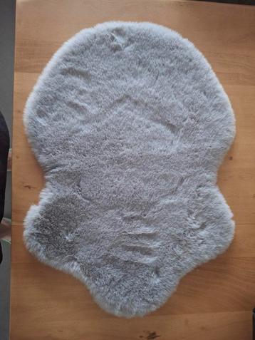 Zacht bont kleedje - Grijs beschikbaar voor biedingen