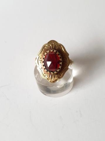 Antieke 14kt 585 gouden ring met granaat beschikbaar voor biedingen