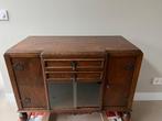 Houten kastje met 2 lades, 2 opbergvakken en 1 vitrine, Huis en Inrichting, Kasten | Overige, Ophalen, Gebruikt