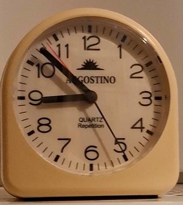 Wekker  AGGOSTINO.  Kunststof. Ca '80. RARE.  9/9.5 cm. beschikbaar voor biedingen