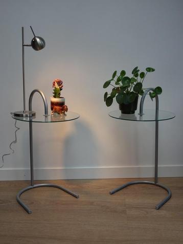 Twee stuks vintage Ikea Tord Bjorklund glazen bijzettafels beschikbaar voor biedingen