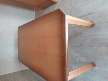 Grenen eettafel  beschikbaar voor biedingen