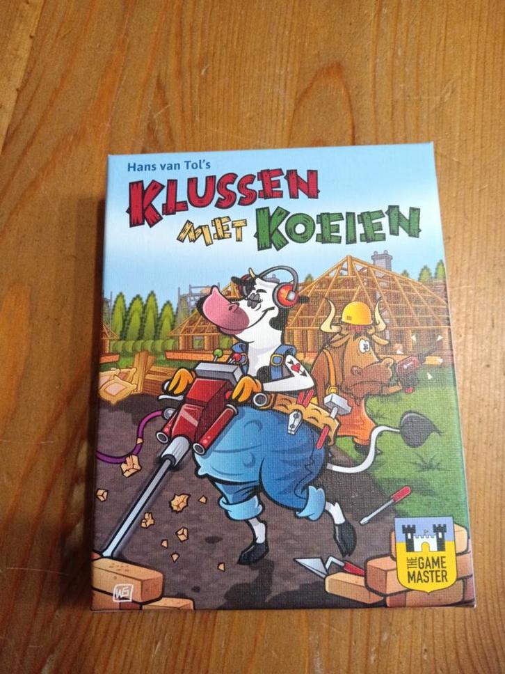 Klussen met Koeien - Kaartspel, Hobby en Vrije tijd, Gezelschapsspellen | Bordspellen, Zo goed als nieuw, Een of twee spelers