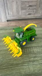 Siku john deere Hakselaar met mais bek, Hobby en Vrije tijd, Modelauto's | 1:32, Ophalen of Verzenden, Zo goed als nieuw