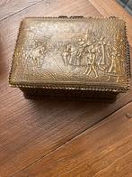 Antieke sigarenkist met reliëf en houten kistje, Ophalen