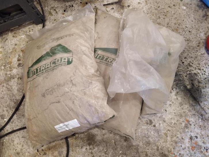 Te koop: gele voegzand ca. 50 kg, Doe-het-zelf en Verbouw, Metselstenen, Nieuw, Bakstenen, Ophalen