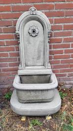 Muurfontein compleet met pomp en messingkraan, Ophalen, Nieuw, Beton, Fontein