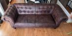 Bruine Chesterfield bank - Gebruikt, Huis en Inrichting, Ophalen, Gebruikt, Driepersoons, Rechte bank