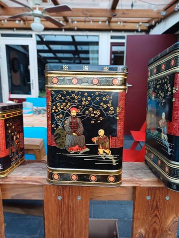 Set van 4 vintage blikken beschikbaar voor biedingen
