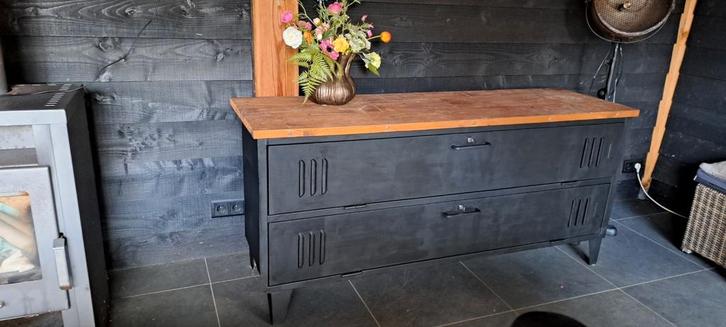 Nieuw geschilderde metalen industriële tv meubel lockerkast, Tuin en Terras, Tuinmeubel-accessoires, Zo goed als nieuw, Ophalen of Verzenden