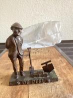 Bronzen beeldje. Peelwerker met gereedschap, Ophalen of Verzenden, Zo goed als nieuw, Mens