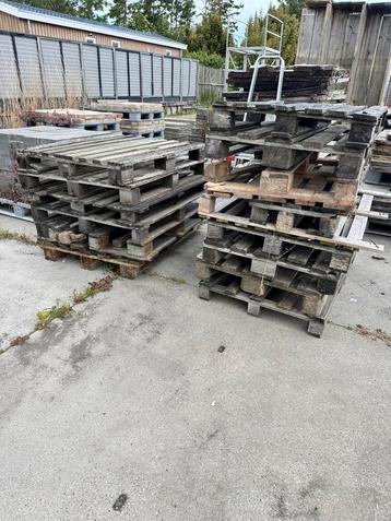 GRATIS OPHALEN!! Diverse partijen hout, balken , planken,etc beschikbaar voor biedingen