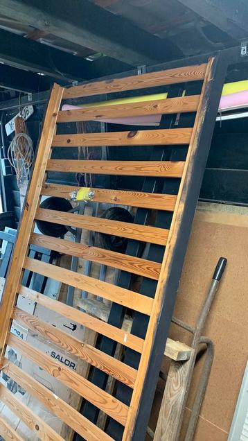 Bed kleur zwart beschikbaar voor biedingen