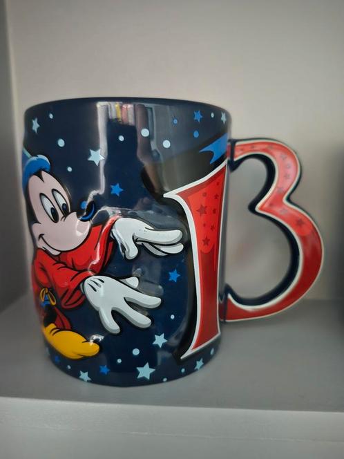 Mok van disneyland parijs new years eve 2013, Verzamelen, Disney, Zo goed als nieuw, Servies, Mickey Mouse, Ophalen of Verzenden