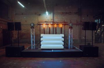 Dj booth te huur! beschikbaar voor biedingen