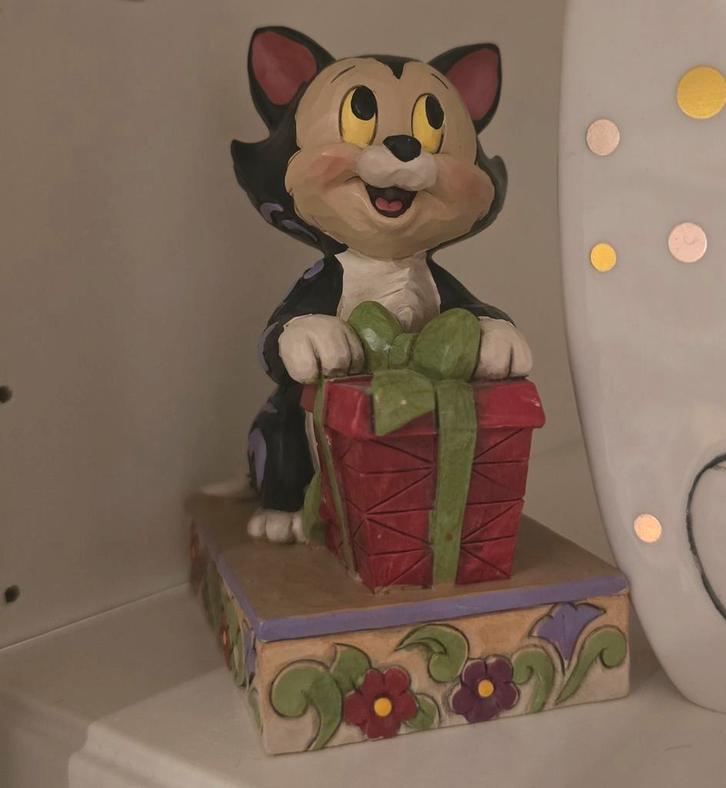 Leuke Jim Shore Figaro met Cadeau Beeld, Verzamelen, Disney, Zo goed als nieuw, Ophalen of Verzenden