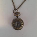 Middellange messingkleurige ketting met klokje, Sieraden, Tassen en Uiterlijk, Kettingen, Gebruikt, Overige kleuren, Ophalen of Verzenden