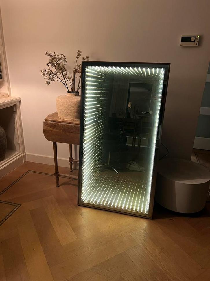 Spiegel met verlichting van Yaya, Huis en Inrichting, Woonaccessoires | Spiegels, Zo goed als nieuw, Minder dan 100 cm, Rechthoekig