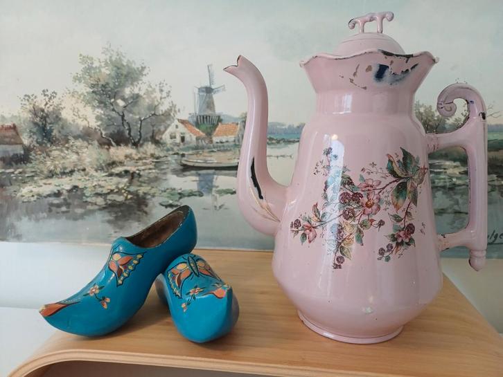 Roze Koffiepot met Bloemen Decor en schaatshandvat, Antiek en Kunst, Antiek | Emaille, Ophalen of Verzenden