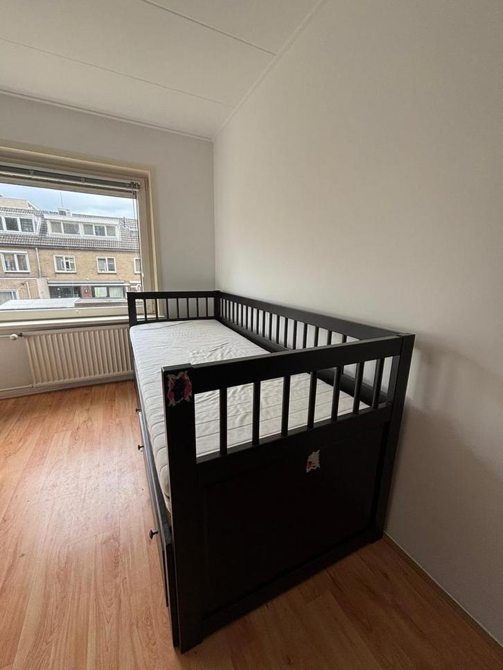 Bed - Uitschuifbaar 1-persoonsbed naar 2-persoonsbed, Kinderen en Baby's, Kinderkamer | Bedden, Gebruikt, 180 cm of meer, 70 tot 85 cm