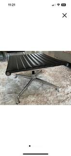 Vitra Eames Hocker EA 125 zwart leder, Huis en Inrichting, Ophalen of Verzenden, Zo goed als nieuw, Rechthoekig