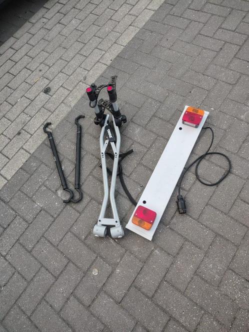 Thule xpress fietsendrager + 2 adapterstangen + lichtbalk, Auto diversen, Fietsendragers, Gebruikt, Trekhaakdrager, 2 fietsen