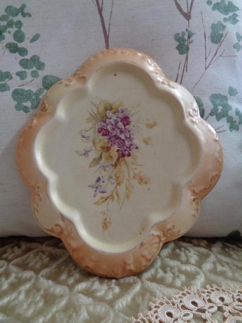 Antieke Porseleinen Onderzetter met Viooltjes ** Mimosa **, Antiek en Kunst, Antiek | Servies los, Ophalen of Verzenden