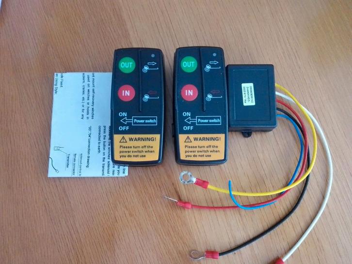 Setje draadloze lier afstandsbediening 2x 12v en 24v zwart, Auto diversen, Overige Auto diversen, Ophalen of Verzenden