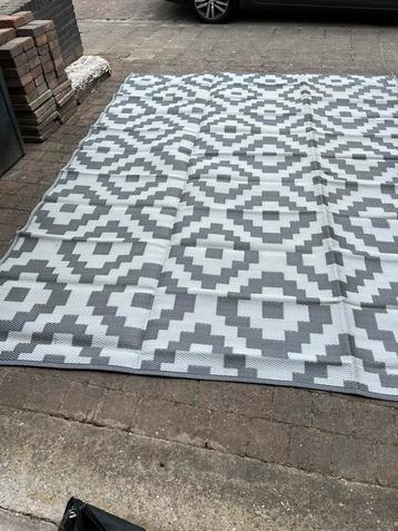 Tenttapijt 330x250 beschikbaar voor biedingen