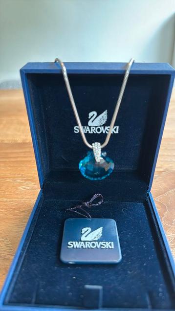 Ongedragen Swarovski schelp blauw. beschikbaar voor biedingen