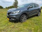Renault Kadjar 1.2 TCE Bose LED Trekhaak Pano dak, Auto's, Renault, Voorwielaandrijving, 4 cilinders, Handgeschakeld, Grijs