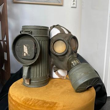 Duitse gasmaskerbus naamgelijk en nummers beschikbaar voor biedingen