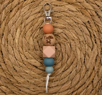 Sleutelhanger met houten kraal juf, mama, oma, papa en opa beschikbaar voor biedingen