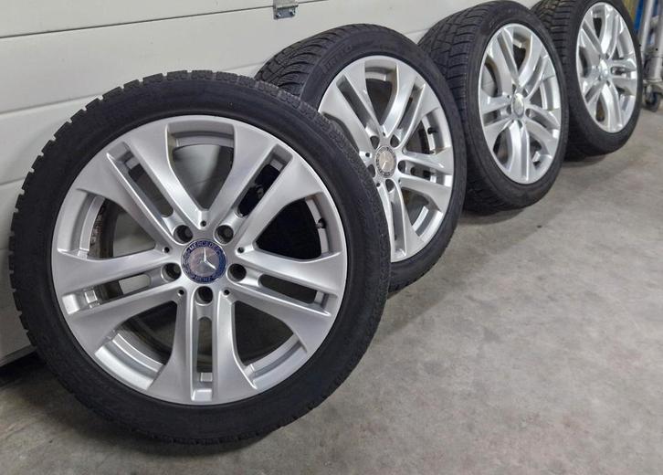 Orgineel Mercedes C-Klasse W204 Winterset 225/45R17, Auto-onderdelen, Banden en Velgen, Banden en Velgen, Winterbanden, 17 inch