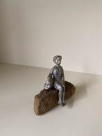 Tinnen beeldje wachtende dame - 7cm, Ophalen of Verzenden