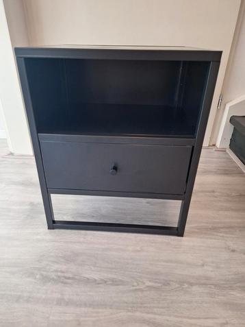 Zwart metalen nachtkastje met lade